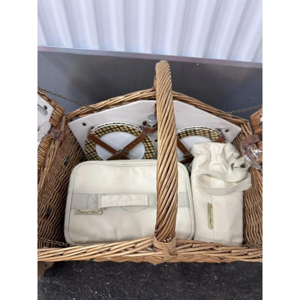 Picnic At Ascot Huntsman English-Style Willow Picnic Basket With Service For 4